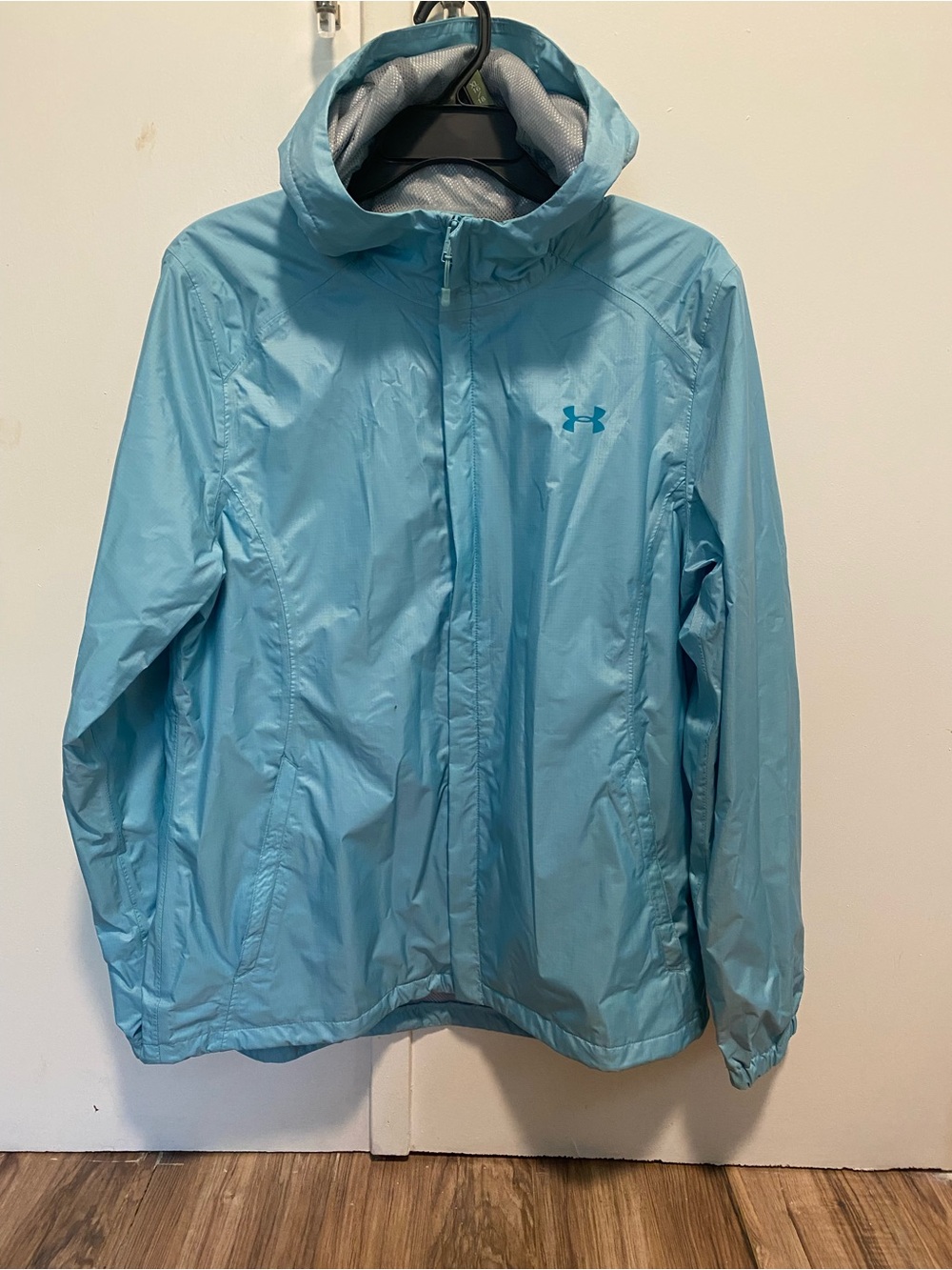 Under Armour Pale Blue Hooded Windbreaker Jacket/Waterproof/Rainjacket
